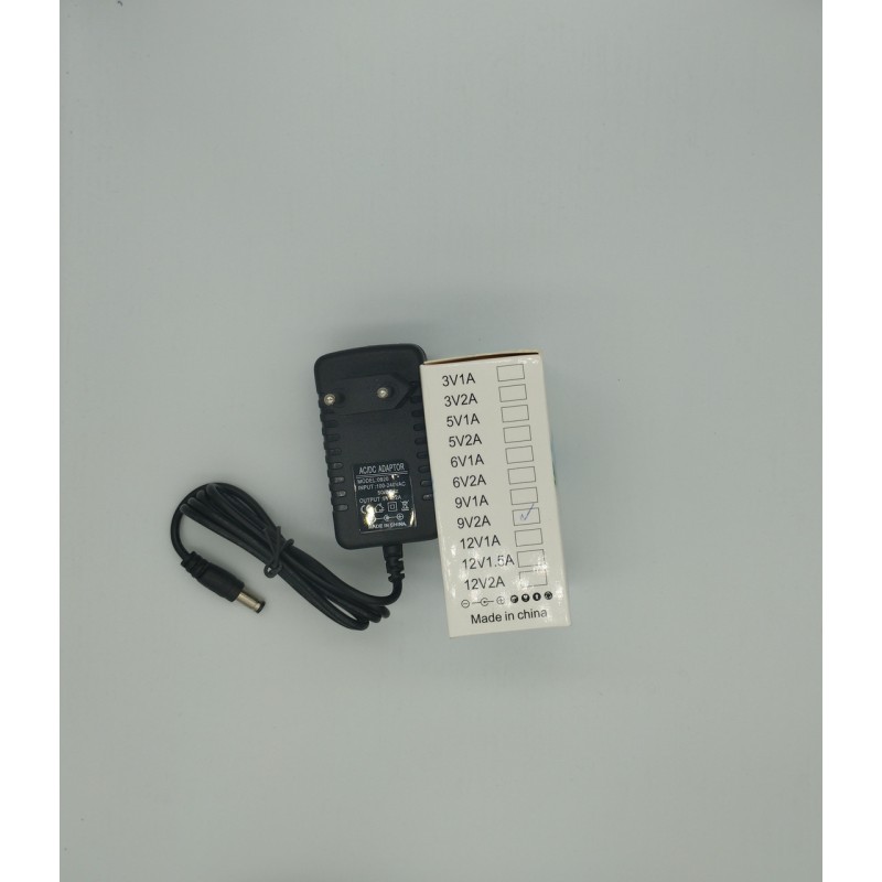 Універсальний зарядний пристрій / Зарядка / 9V 2A / AC/DC Adapoer / Чорний