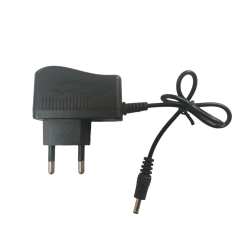 Зарядка для фонариков и других устройств 3.5*1.5 мм. / DC 4,2 вольт / 30 см. / Черный