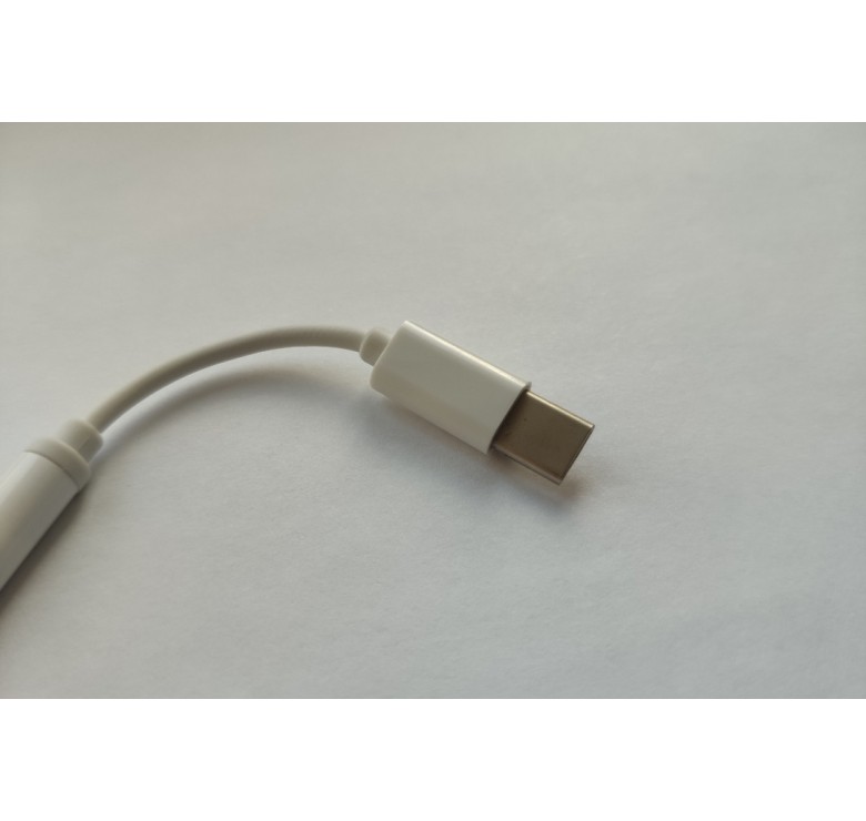 Перехідник для захищених смартфонів з type C на аудіо (AUX) 3.5 mm Білий
