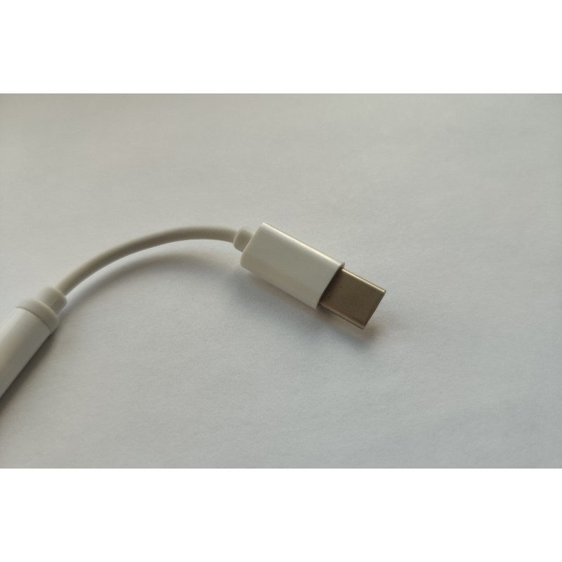 Перехідник для захищених смартфонів з type C на аудіо (AUX) 3.5 mm Білий