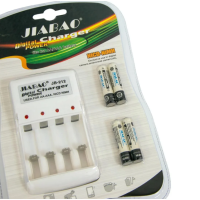 Универсальное зарядное устройство для аккумуляторных батареек AАА JIABAO+4 аккумулятора 2500MAh / Белый