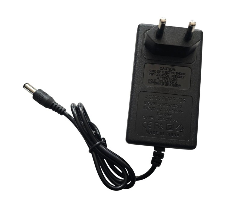 Зарядное устройство для аккумуляторной пилы, триммера/21V 2A/AC/DС/60см. / Черный